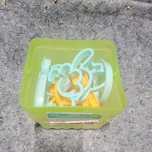 Celebrate Easter 10 Plastic Cutters in a Plastic Basket